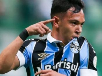 Bayern Munich rival Ajax for Brazilian star