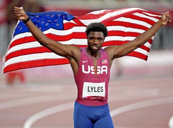 Noah Lyles storms to 200m world title in new US record
